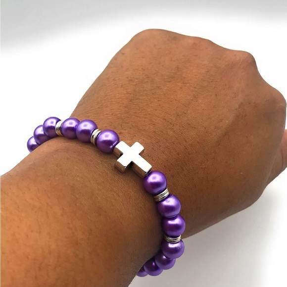 Purple Faux Pearl Side Cross Stretch Bracelet - Picture 3 of 5